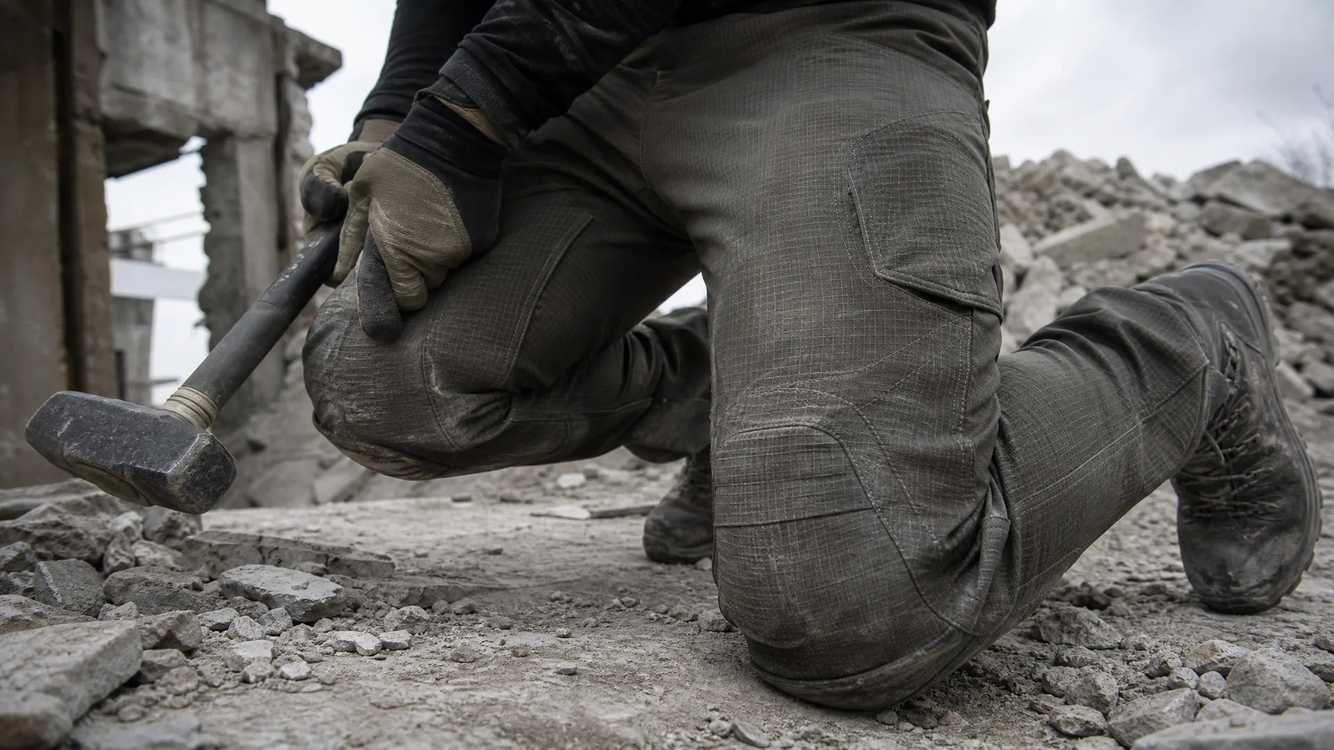 Workwear Trousers for Tradesmen: Durability & Fit Guide